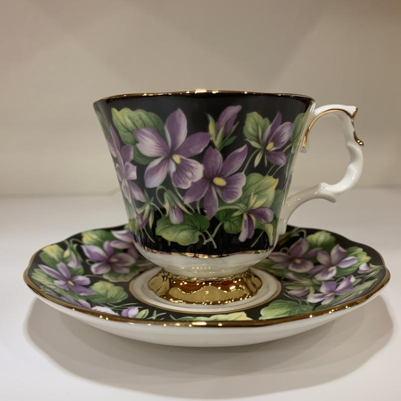 Tazza Collezione Febbraio Tazza Royal Albert Collezione Febbraio - Tazza Con Piattino Bone China Viole, Design Elegante Tazza Da Collezione Lavaggio Mano