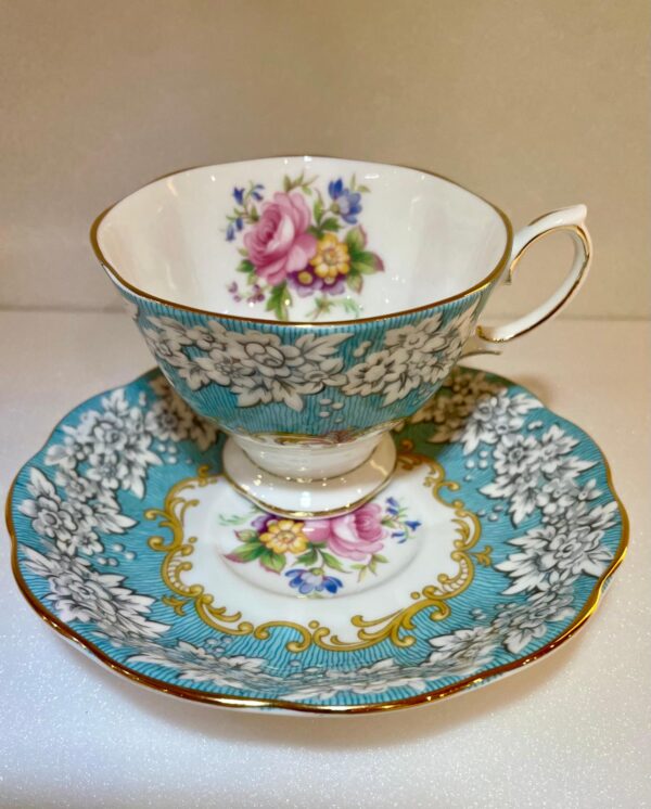 Royal Albert Tazza da Tè con Piattino in Porcellana Fine Bone China Collezione Enchantment