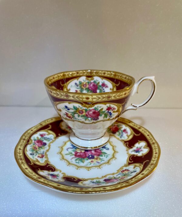 Royal Albert Tazza da tè con Piattino in Porcellana Bone China Collezione Lady Hamilton