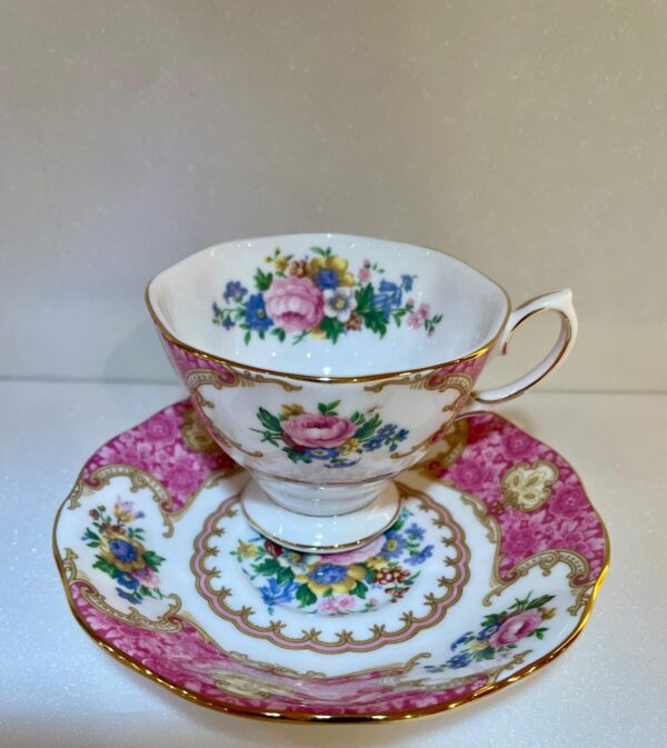 Royal Albert Tazza da Tè con Piattino Porcellana Bone Chine Collezione Lady Carlyle